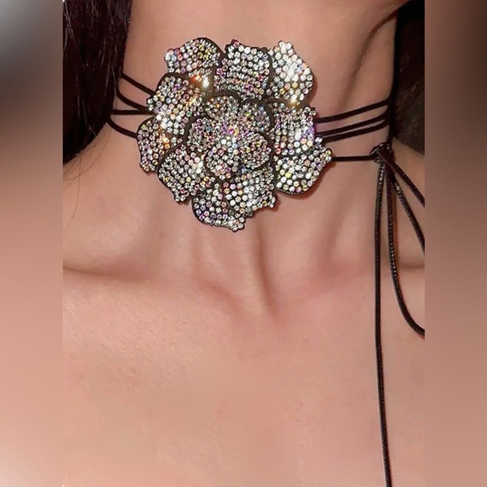 Black flower choker M155
